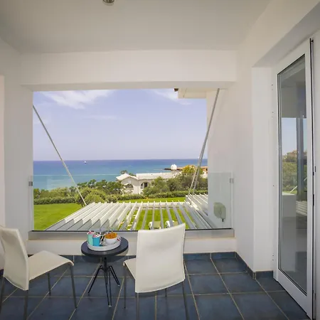 Seafront Sirina Pearl Villa *
